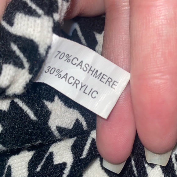 Vintage Houndstooth Circle Scarf - Picture 2 of 3